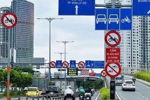 Sở Xây dựng TP.HCM: Biển báo, vạch kẻ đường không bị xuống cấp