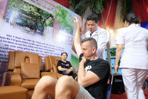 Để khai phá 'mỏ vàng' du lịch y tế