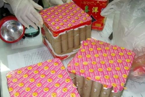 Tìm nhân chứng vụ đối tượng vứt bỏ hơn 160 kg pháo nổ