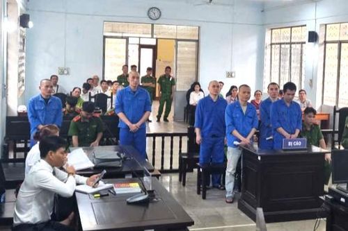 Đòi nợ kiểu côn đồ, nhóm bị cáo lãnh hơn 66 năm tù