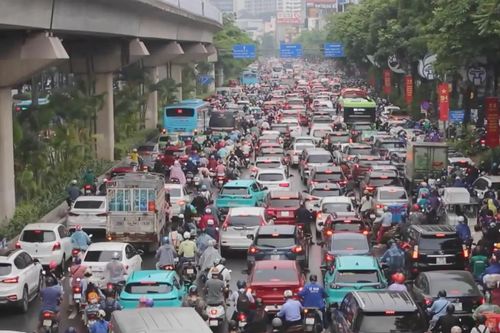 Ảnh hưởng bão số 9, giao thông Thủ đô ùn tắc