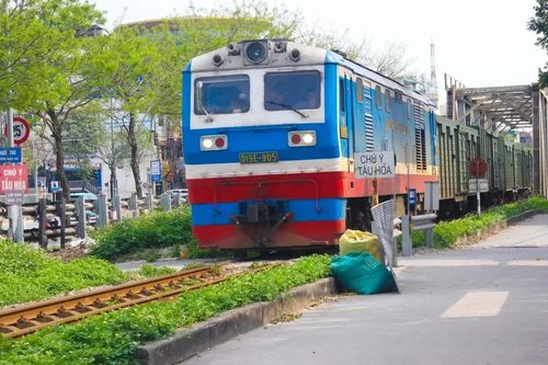 Tái diễn tình trạng vi phạm an toàn hành lang đường sắt