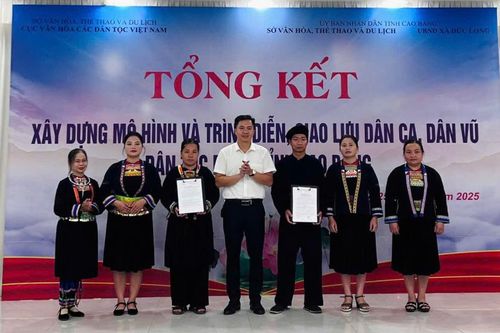 Tổng kết Mô hình 'Bảo tồn, phát huy giá trị văn hóa phi vật thể dân ca, dân vũ dân tộc Mông' xã Đức Long