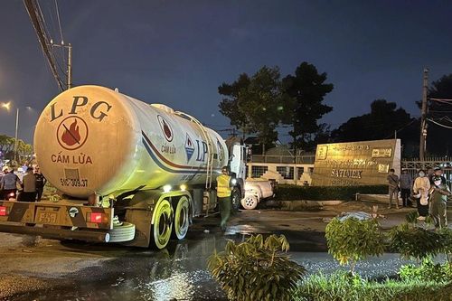 Tài xế đột tử gục trên vô lăng, xe bồn mất lái 'càn quét' đường phố gây tai nạn liên hoàn