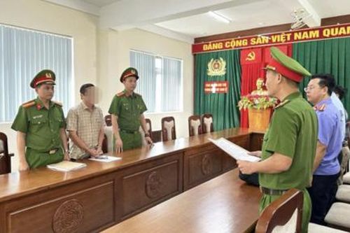 Cấp sai sổ đỏ, cựu chủ tịch phường bị bắt tạm giam