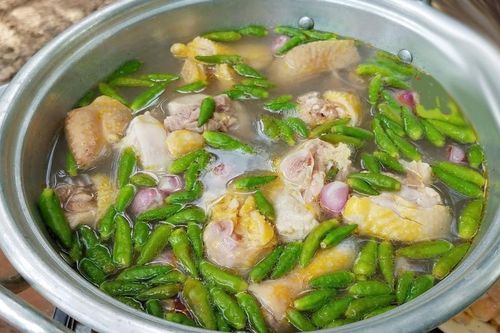 Cách nấu lẩu gà ớt hiểm thơm ngon, đơn giản