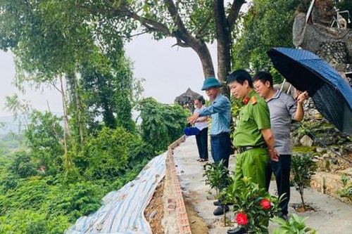 Xã Hạ Bằng bảo đảm an toàn cho 9 hộ dân dưới chân chùa Cực Lạc