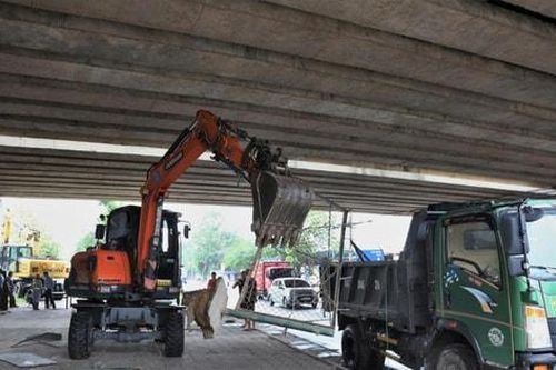 Sóc Sơn giải tỏa vi phạm hành lang an toàn giao thông