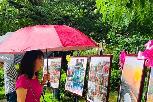 Thưởng lãm ảnh nghệ thuật về 'Hà Nội – Còn mãi với thời gian'
