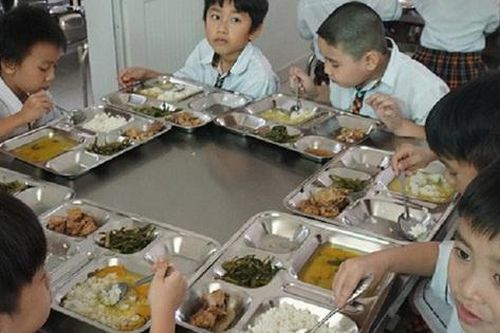 Chất lượng bữa ăn bán trú: Cần giám sát chặt chẽ, tránh hình thức