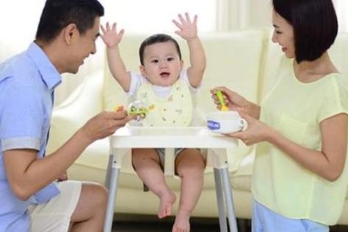 Những nguyên tắc vàng giúp cha mẹ đồng hành cùng bé trong giai đoạn ăn dặm
