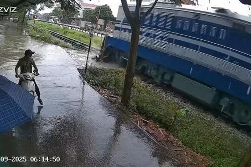 Video vụ tai nạn đường sắt khiến một phụ nữ bị thương nặng ở Bắc Ninh