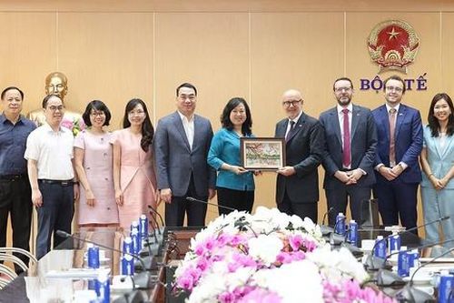 Bộ trưởng Đào Hồng Lan tiếp đặc phái viên Thương mại của Chính phủ Anh