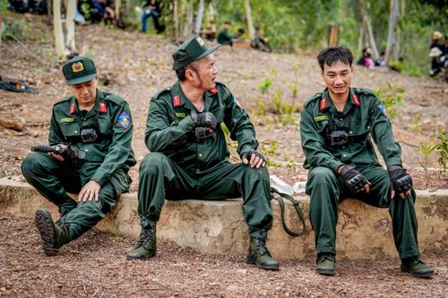 Tiến Luật: Nghệ sĩ lớn tuổi nhất 'Chiến sĩ quả cảm' nhưng bền bỉ nhất!