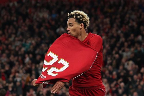 'Bom tấn' của Liverpool bị phạt tiền