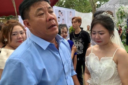 Cha 20 năm 'gà trống nuôi con' khóc tiễn con gái lấy chồng