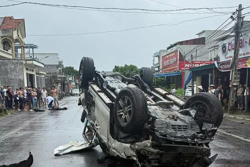 Tai nạn giao thông mới nhất 26/9/2025: xe máy 'kẹp 3' lao vào ô tô, 1 người tử vong
