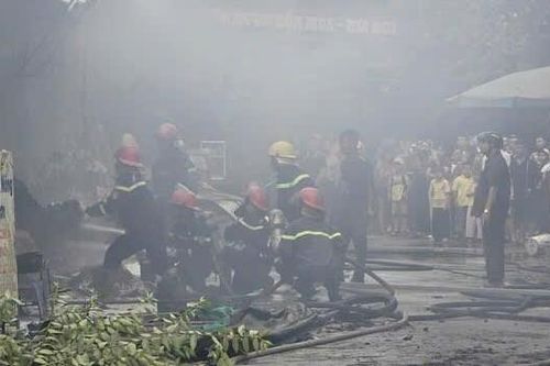 Cháy lớn tại chợ mới xã Đại Đồng, nhiều ki-ốt bị thiêu rụi