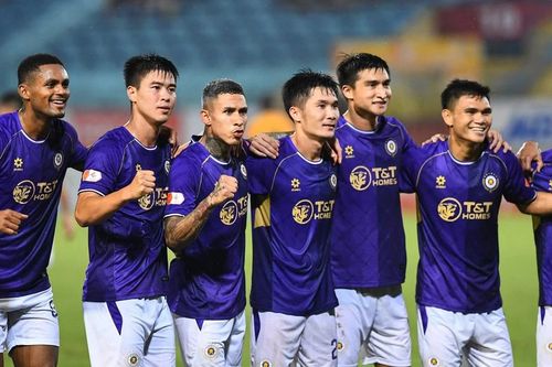 Hà Nội ngược dòng khởi đầu mùa giải 'khát' chiến thắng