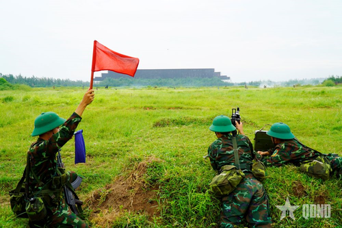 Trung đoàn 568 (Bộ CHQS tỉnh Hưng Yên) diễn tập đánh địch đổ bộ đường không