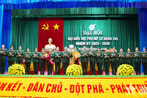 Phụ nữ Lữ đoàn 205 đoàn kết, bản lĩnh, trí tuệ, đổi mới, phát triển