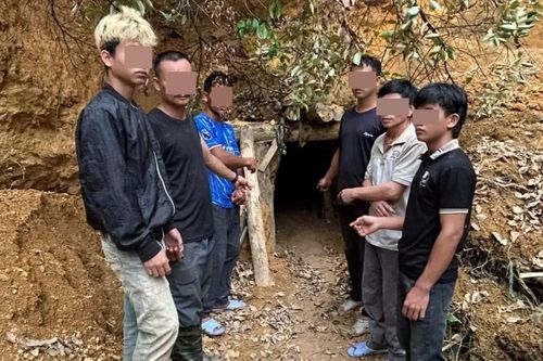Bắt quả tang nhiều đối tượng khai thác vàng trái phép