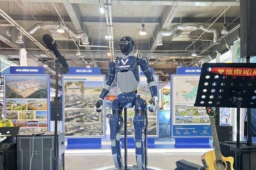 Sản phẩm Rô bốt xuất hiện tại Triển lãm thành tựu phát triển kinh tế - xã hội Quảng Ninh 2020-2025