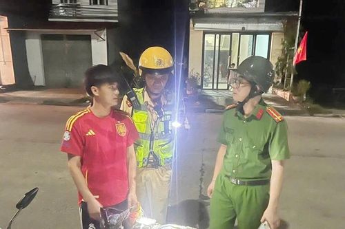 Phát hiện đối tượng mang theo súng đạn, kíp nổ 'dạo phố'