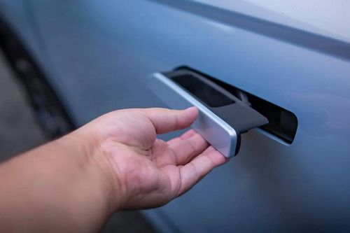 Trung Quốc sẽ cấm thiết kế tay nắm cửa dạng ẩn, mở điện trên ô tô