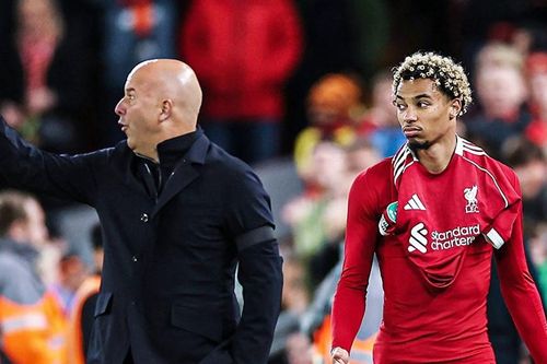 Liverpool phạt nặng Hugo Ekitike vì thẻ đỏ 'ngu ngốc'