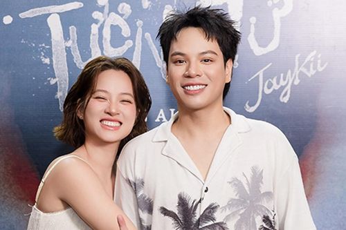 Nam ca sĩ được vợ là 'phú bà' tặng 1 cây vàng làm album, vực dậy sau cú sốc