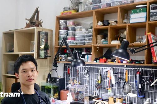 Chàng trai trẻ say mê giữ hồn vỉa hè Thủ đô Hà Nội qua những mô hình tí hon