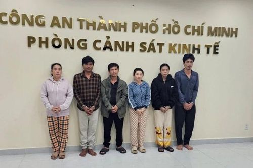 Triệt phá đường dây sản xuất, buôn bán nước tẩy rửa giả mạo nhãn hiệu