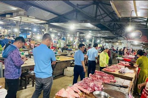 Dịch bệnh lắng xuống, thị trường thịt lợn ở Huế có dấu hiệu khởi sắc