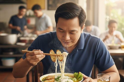 Người đàn ông 33 tuổi bị thủng ruột sau khi thưởng thức bún cá