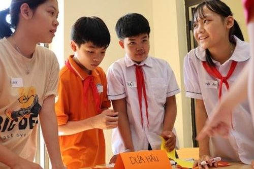 Cánh buồm đỏ thắm: Đưa giáo dục giới tính và bảo vệ trẻ em đến với học sinh vùng cao