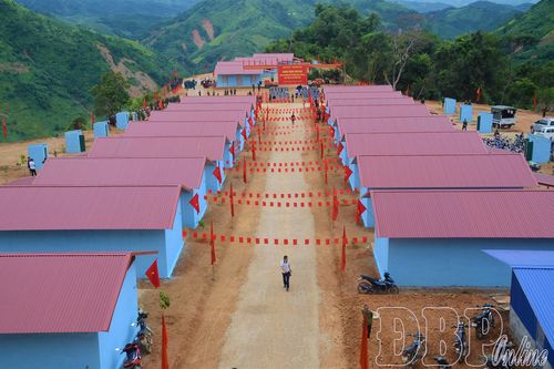 Khánh thành, bàn giao nhà cho nhân dân bị thiệt hại mưa lũ
