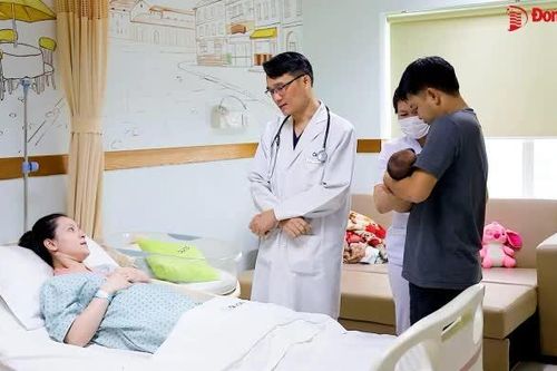 Phấn đấu tăng mức sinh, khuyến khích sinh đủ 2 con