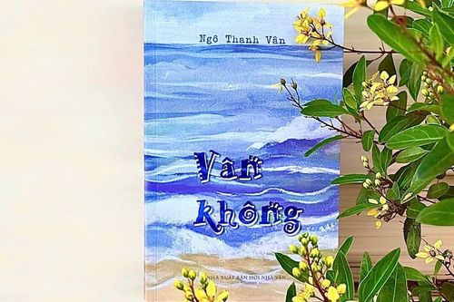 'Ung dung thanh thản giữa mây trời'