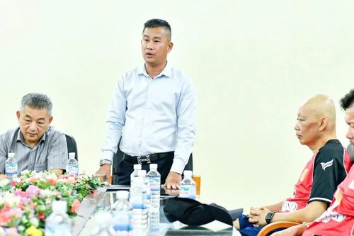 Trợ lý của huấn luyện viên Kim Sang Sik Đinh Hồng Vinh giữ chức Chủ tịch CLB Quy Nhơn United