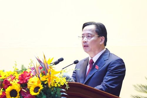Nỗ lực phấn đấu, tận tâm, tận lực phụng sự Tổ quốc, phục vụ Nhân dân*