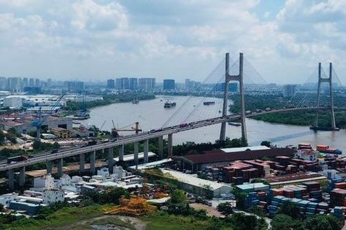 Sở Xây dựng TP.HCM đề xuất được sử dụng gầm cầu làm bãi xe, sân thể thao