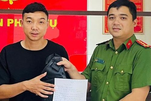 Liên tiếp hai cán bộ Công an Nghệ An trao trả hơn 460 triệu đồng cho người đánh rơi