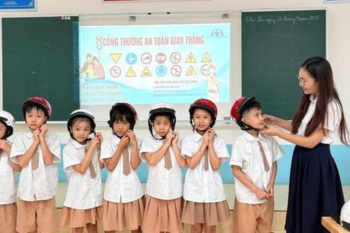 Nhiều cách làm linh hoạt tuyên truyền luật giao thông trong trường tiểu học ở Phú Thọ