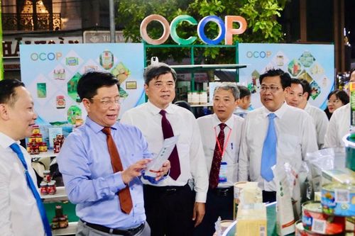 Khai mạc Diễn đàn OCOP vùng đồng bằng sông Cửu Long năm 2025