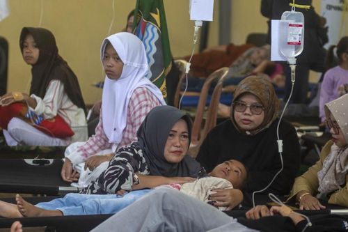 Thêm 1.000 học sinh Indonesia ngộ độc từ bữa ăn miễn phí ở trường