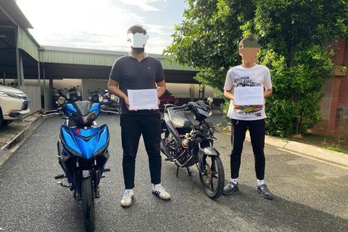 Nẹt pô, bốc đầu mô tô tốc độ khủng để quay clip khoe 'chiến tích'