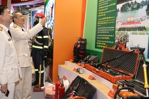 Công an tỉnh Quảng Ninh giới thiệu 60 hiện vật tại triển lãm thành tựu kinh tế - xã hội