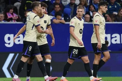 Barcelona duy trì khoảng cách với Real Madrid