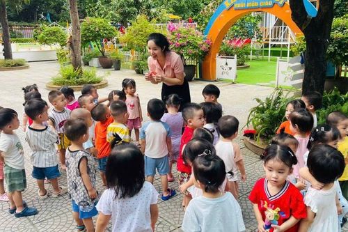 Tin rất vui: Giáo viên các cấp sẽ nhận lương tháng từ 4,9 đến 17,66 triệu đồng, chưa kể hệ số đặc thù và phụ cấp, cụ thể thế nào?